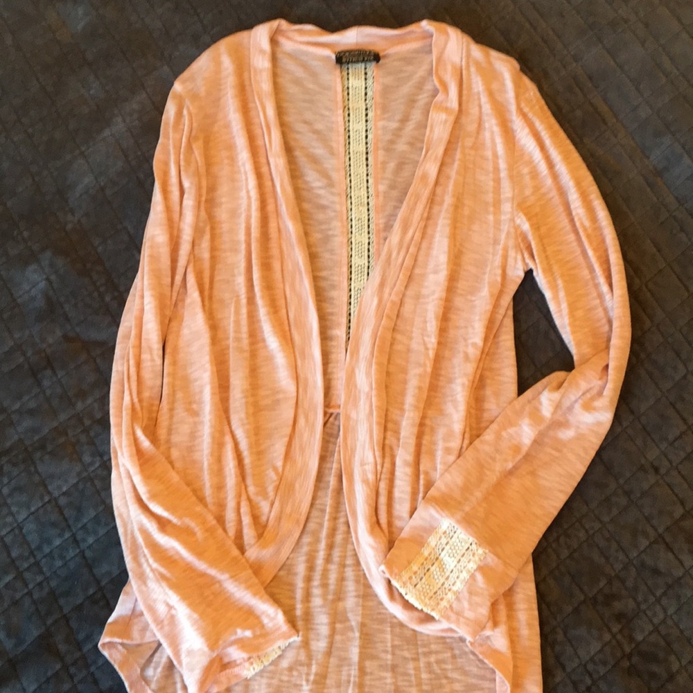Cardigan with lace details.